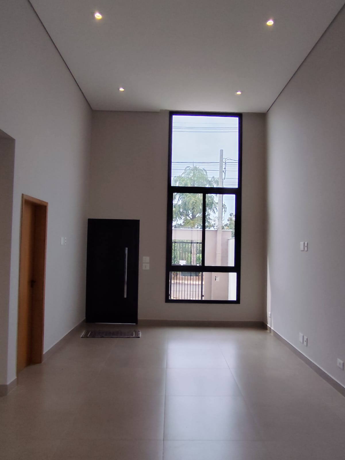 foto do anúncio Casa à venda no Jardim Chamonix, região Leste de Londrina/PR. Residência nova com 161m² de construção em terreno de 250m², pronta para morar!